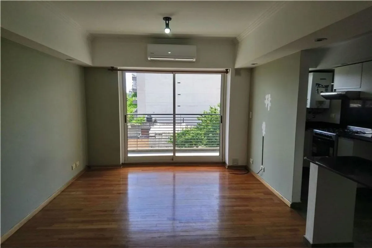 Apartamento de 2 ambientes com varanda em San Cristóbal