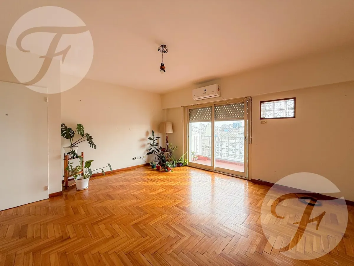 Apartamento de três ambientes em Balvanera, frente à Plaza Congreso