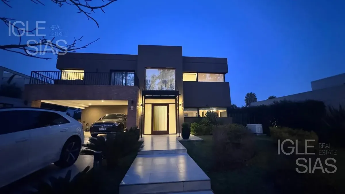Four-bedroom house in Albanueva, Rincón de Milberg, Tigre