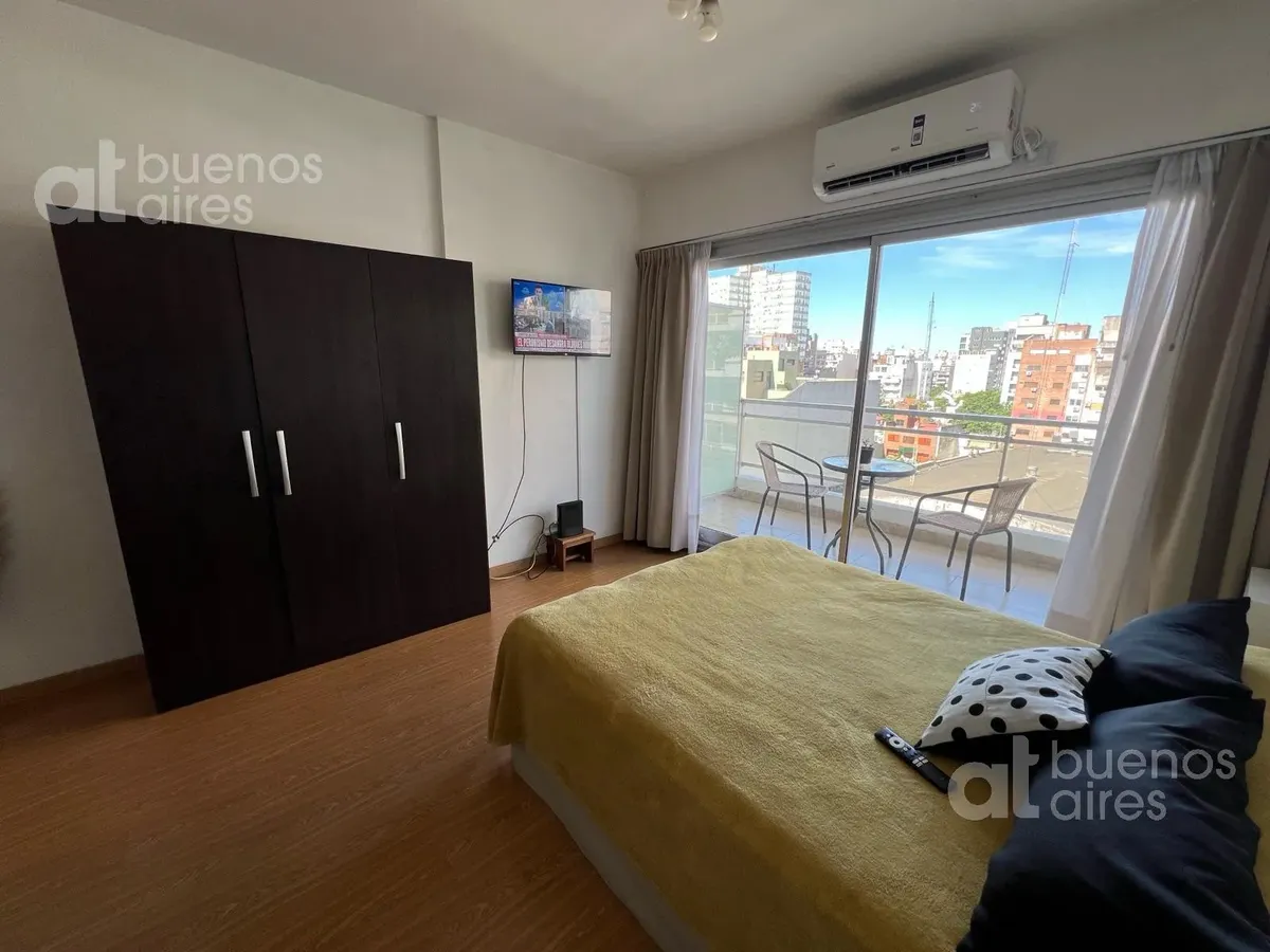 Kitnet em Caballito com varanda e ar-condicionado