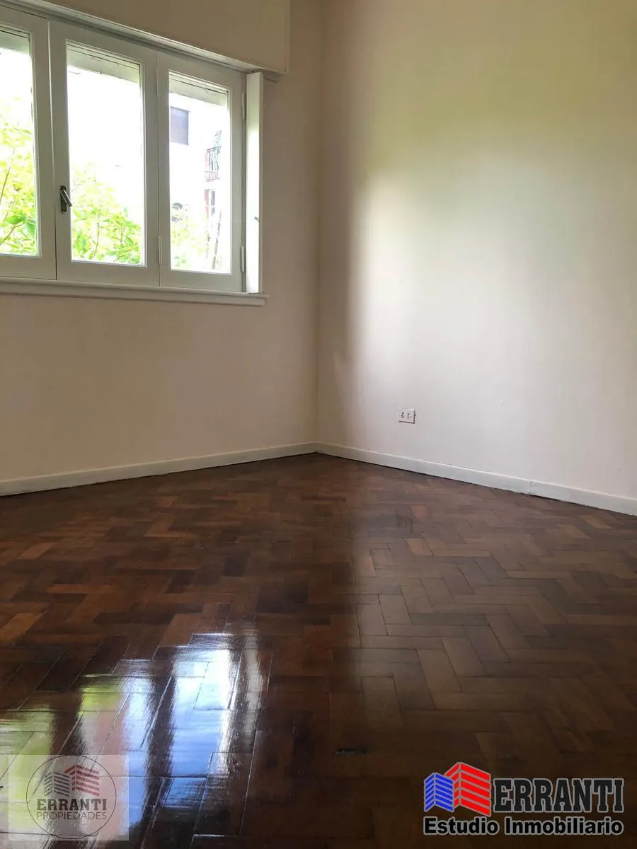 Departamento de 3 ambientes al frente en Floresta