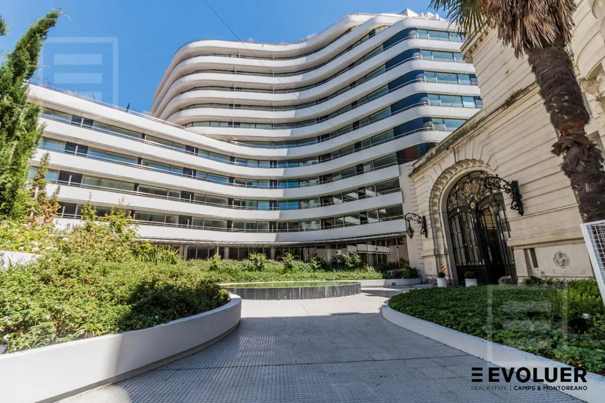 Apartment studio in Retiro with full bathroom, toilette and parking—Palacio Paz