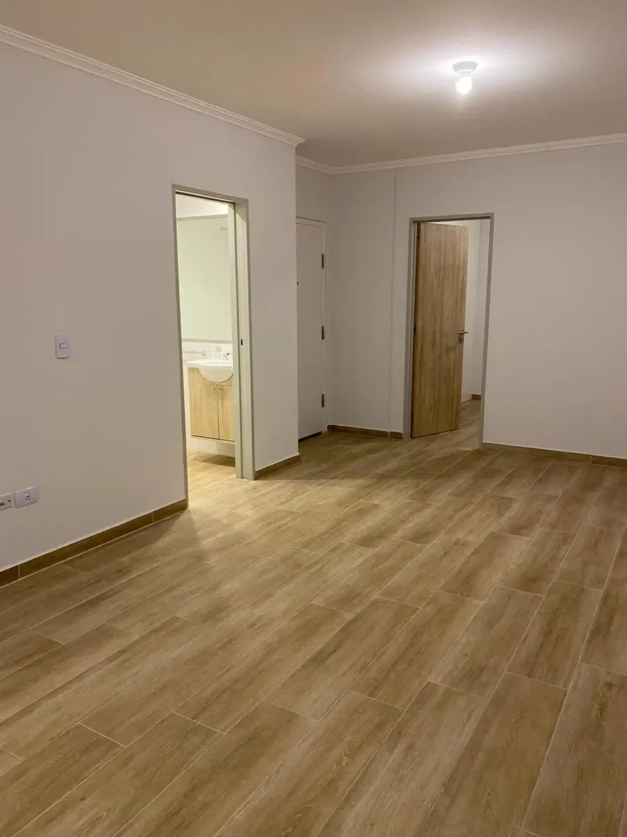 Apartamento de dois ambientes com varanda no contrafrente em Tres de Febrero
