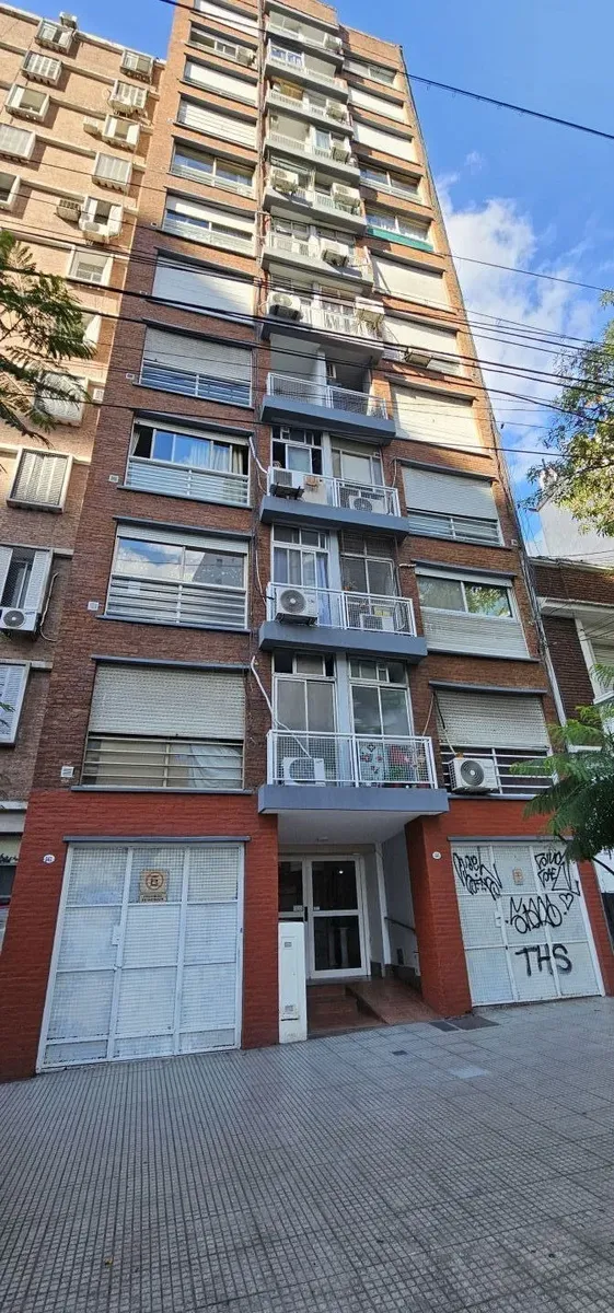 Apartamento de 2 ambientes com 1 quarto no contra-fundo em Caballito