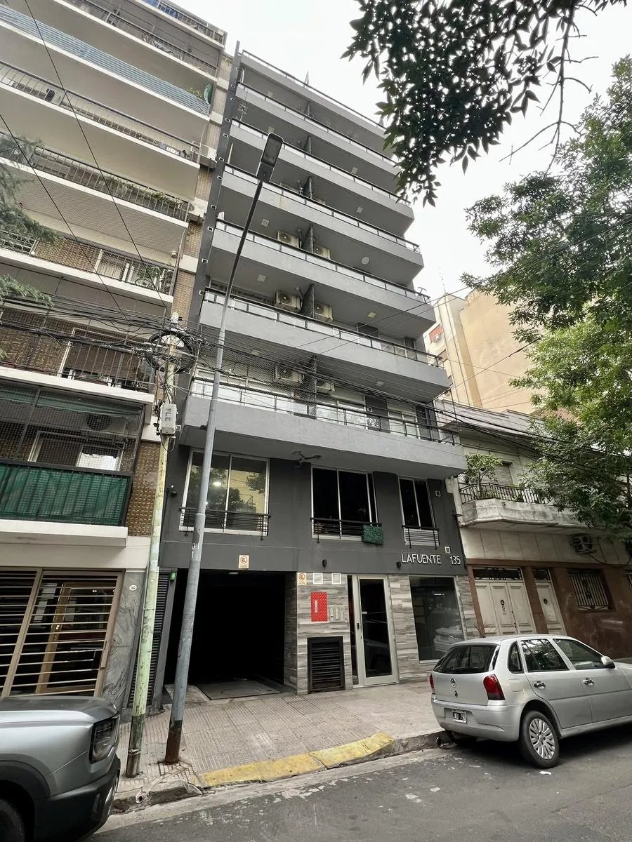 Квартира-студия с внутренним двориком в Flores рядом с Subte Línea A