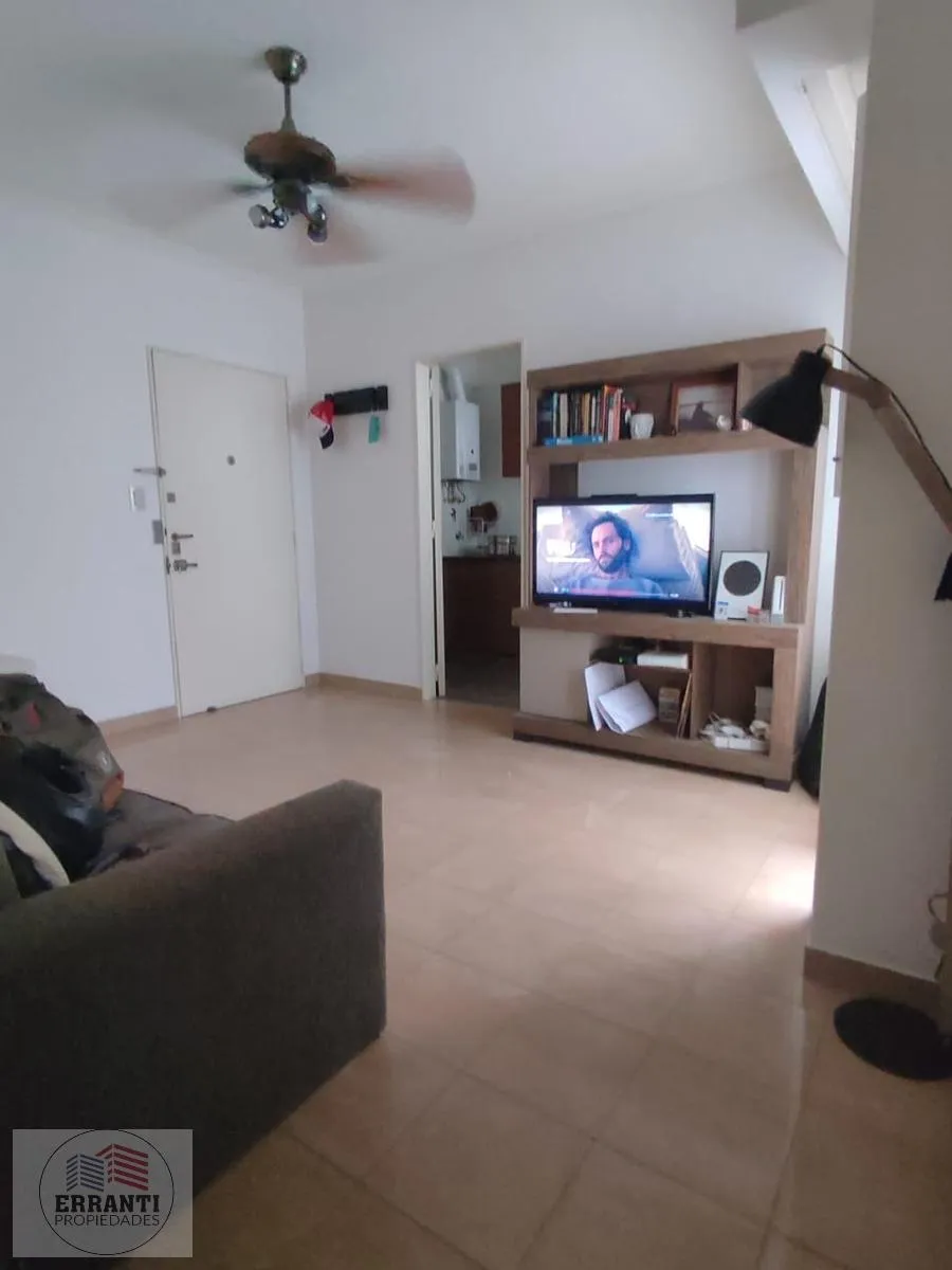 Departamento de 2 ambientes apto profesional en Flores