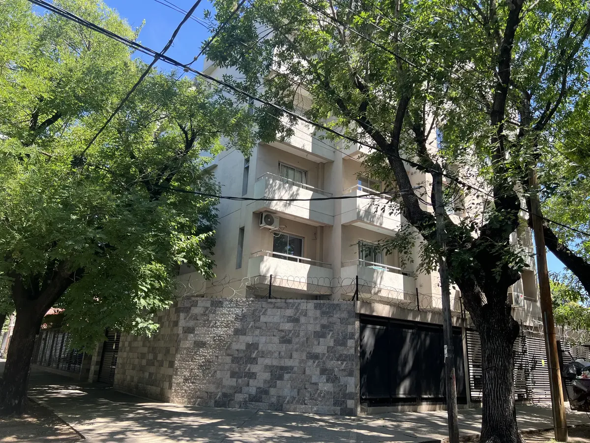 One-bedroom two-room apartment with low building fees in Esteban Echeverría