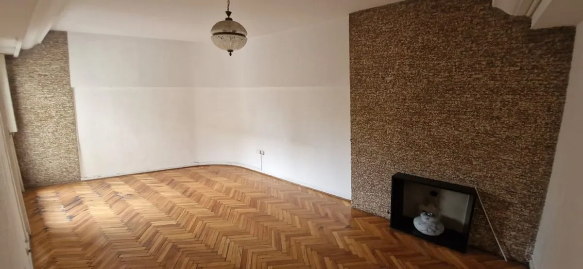 Semipiso de 3 ambientes con 2 dormitorios en Villa Crespo