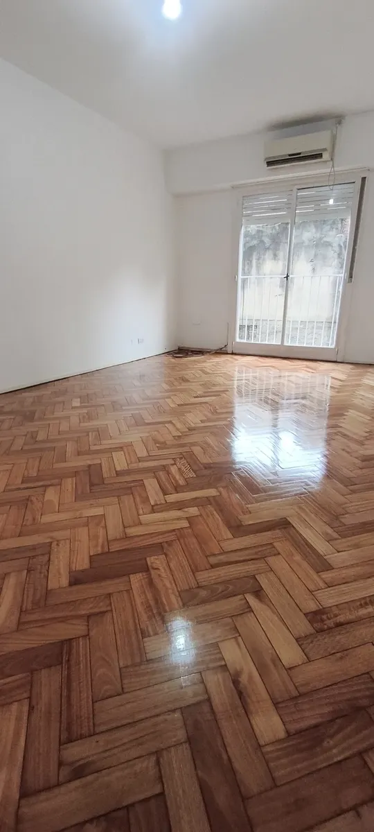 Departamento de 2 ambientes con balcón francés en Almagro