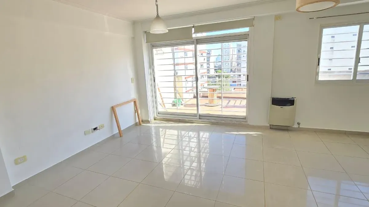 Квартира-студия с балконом в Flores