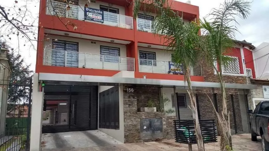 Two-room apartment with parking in Lomas de Zamora
