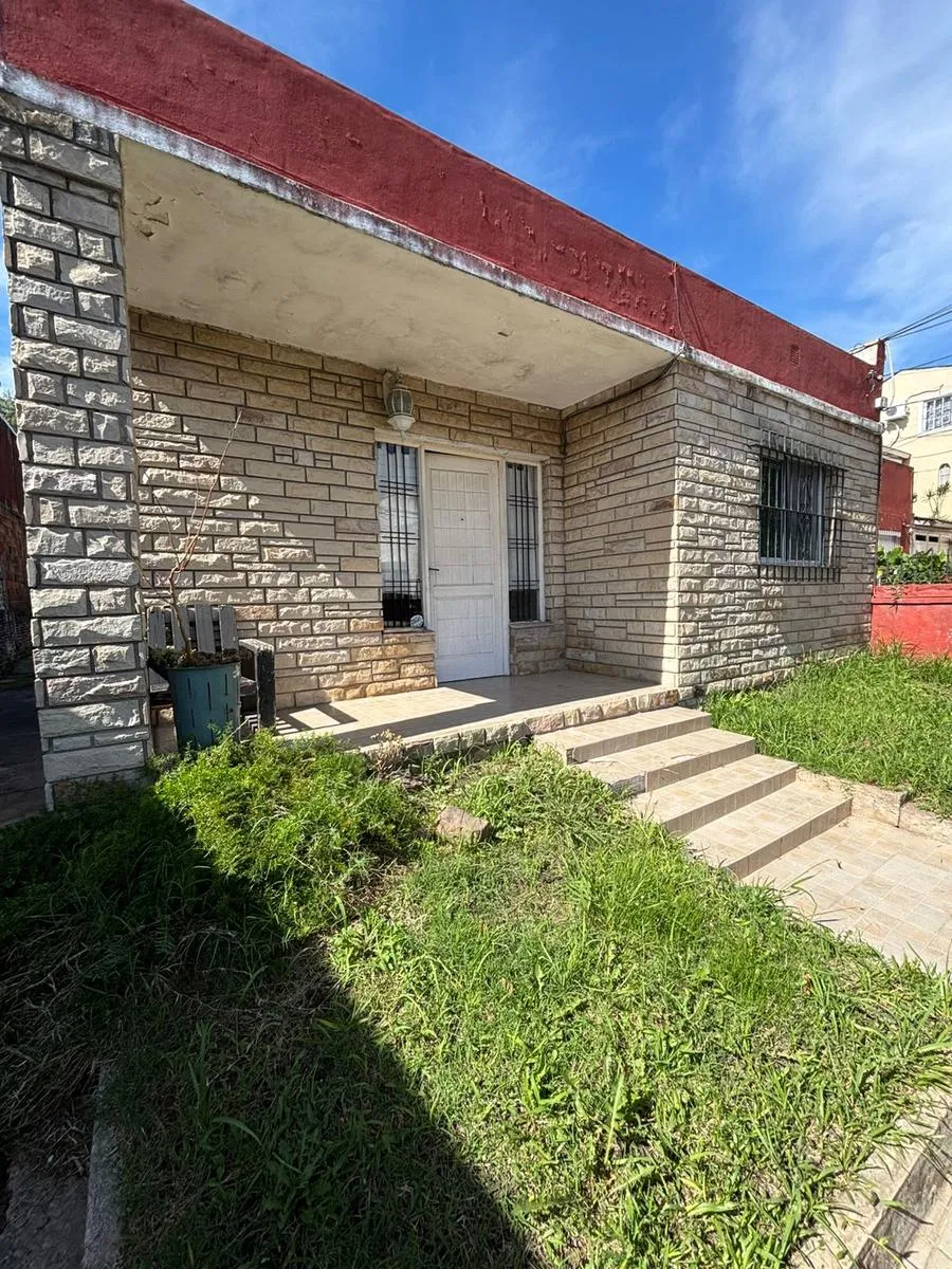 Ground-floor or upper PH with two bedrooms facing the street in Tigre