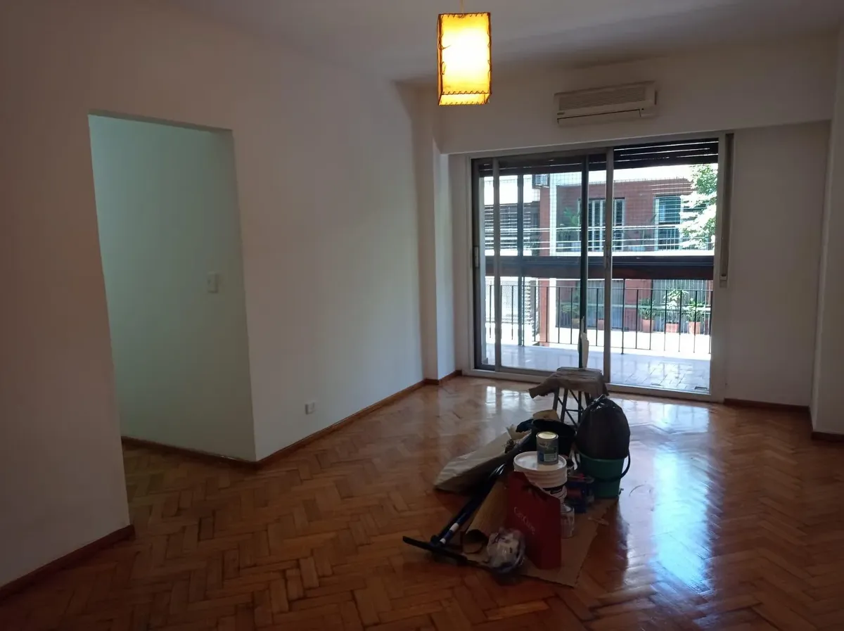 Трёхкомнатная квартира с длинным балконом в Belgrano