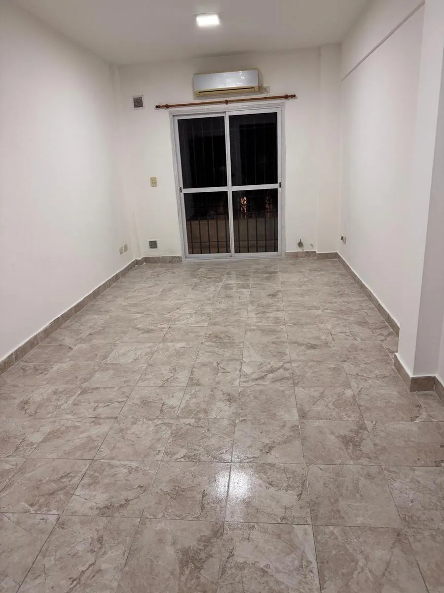 Apartamento de três ambientes com 2 quartos para alugar em Tres de Febrero