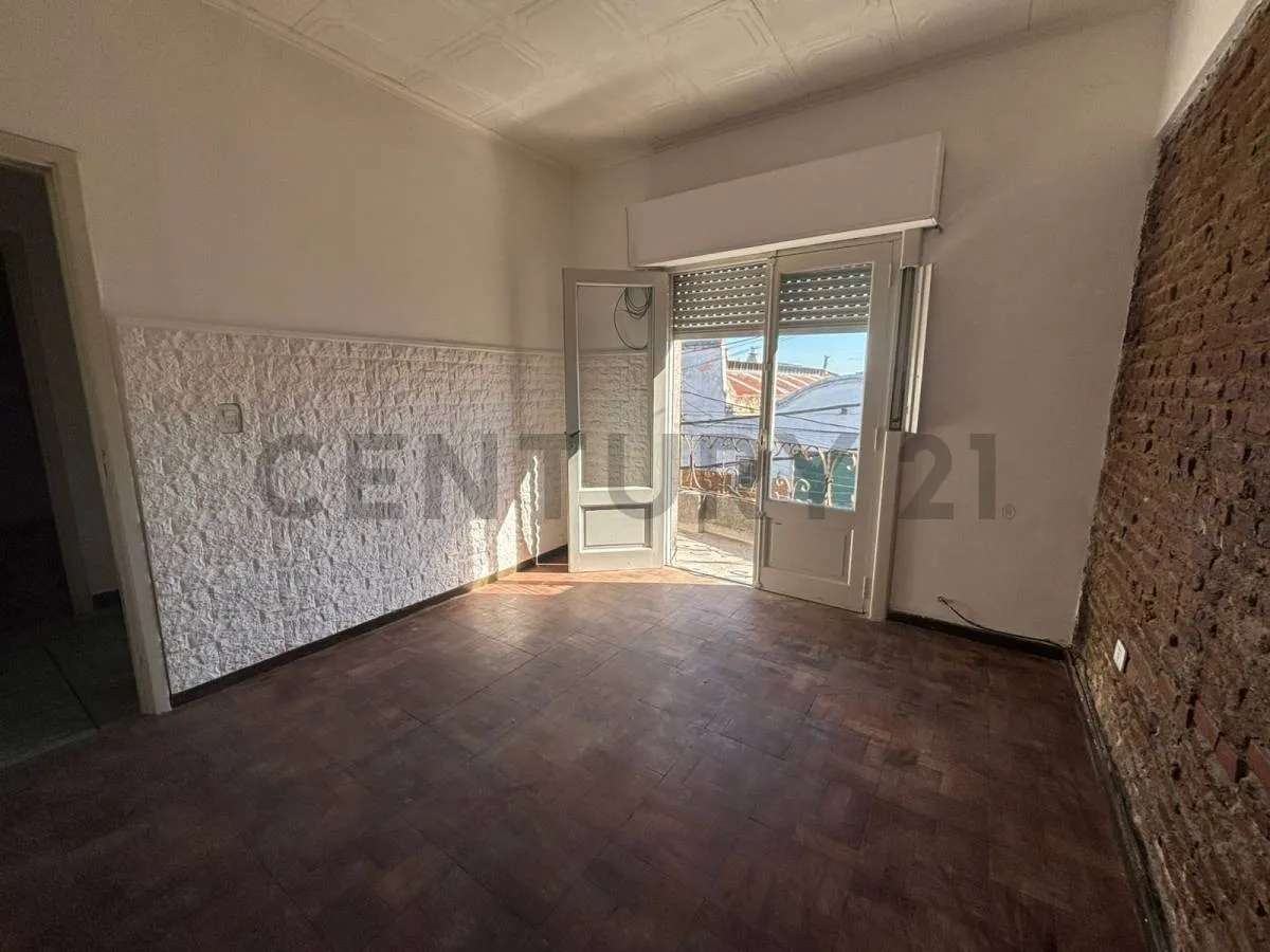 Departamento de 3 ambientes en planta alta sin expensas en Villa Martelli