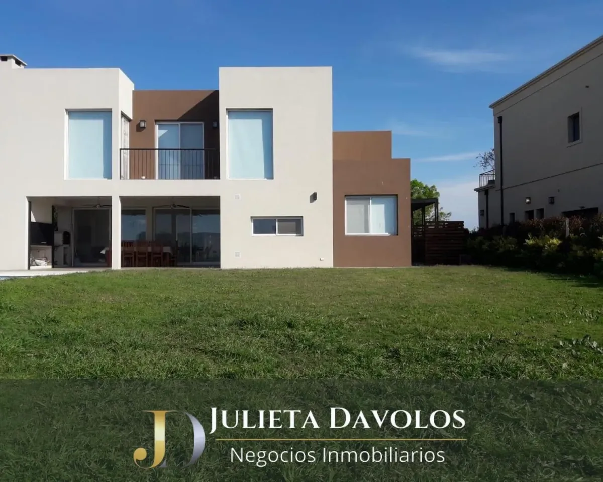Casa em dois pavimentos com 4 dormitórios em Islas, Canton