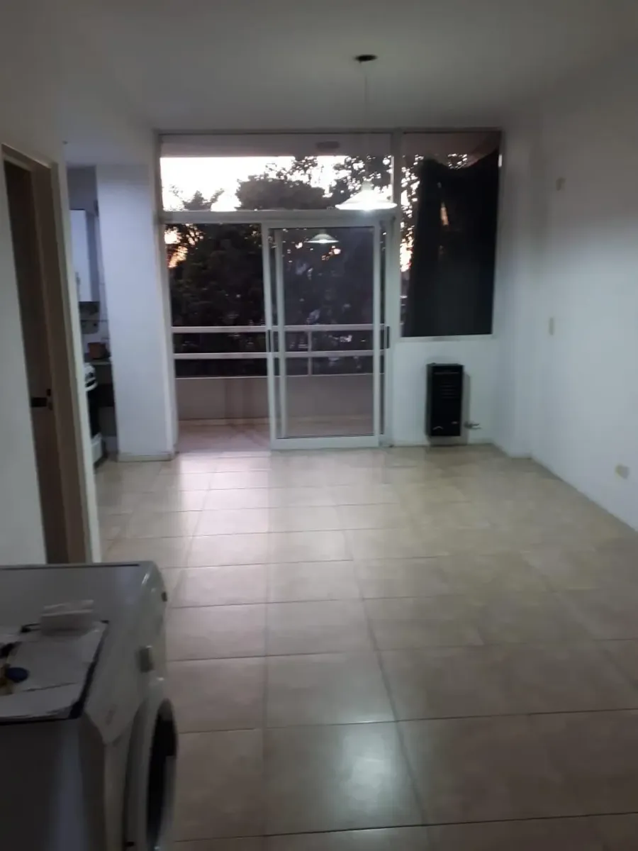 Apartamento de dois ambientes com varanda em Lanús