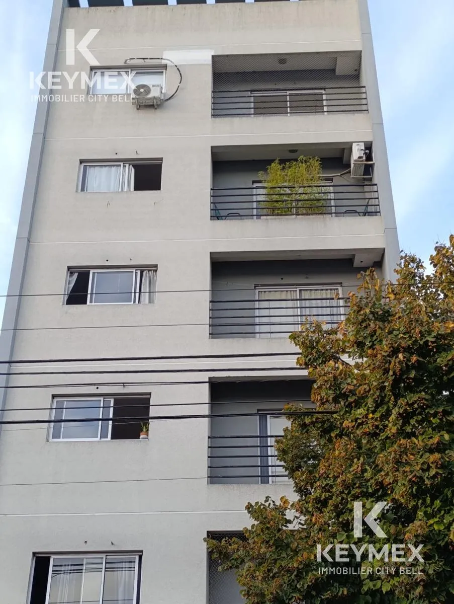 Studio apartment with balcony on Av. 13 in La Plata