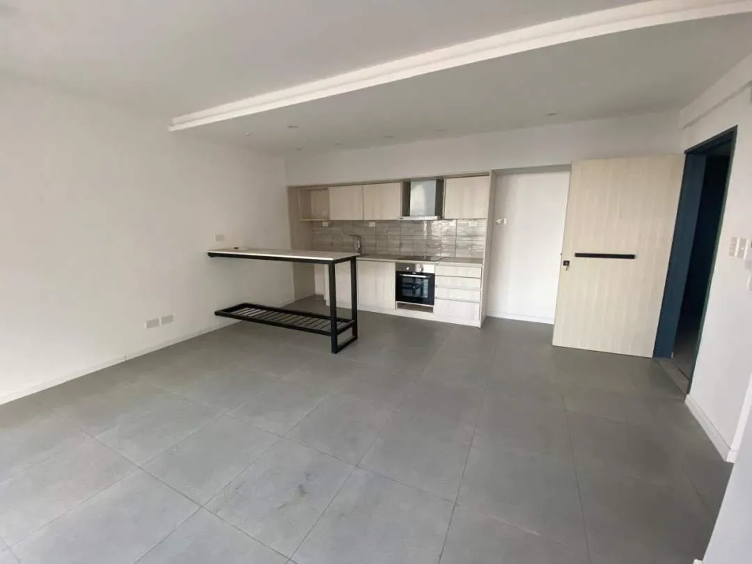 Apartamento de 2 ambientes com varanda de frente em Almagro