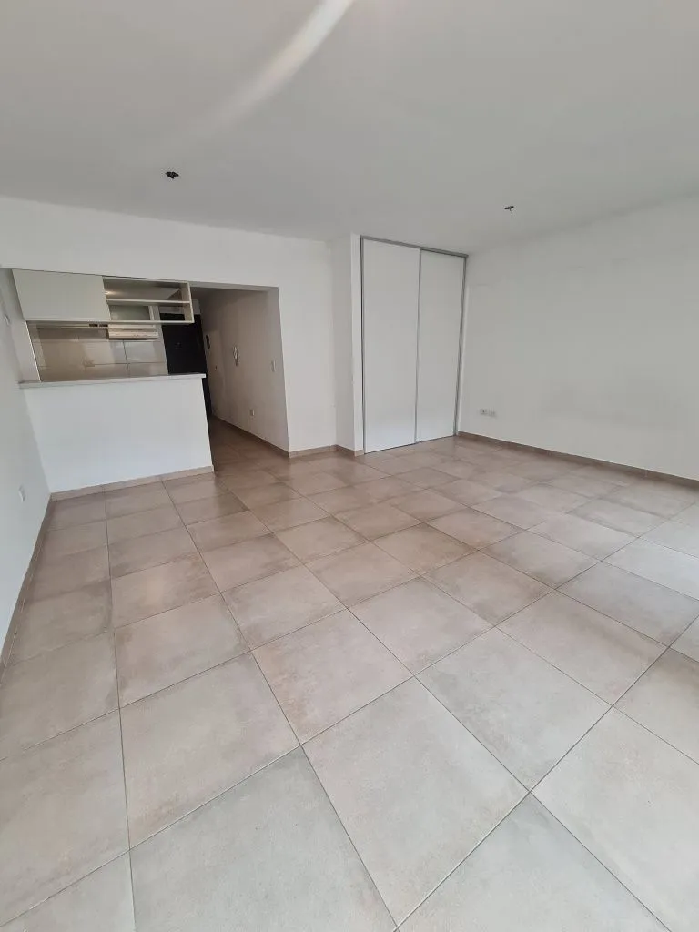 Monoambiente con cochera en Parque Patricios