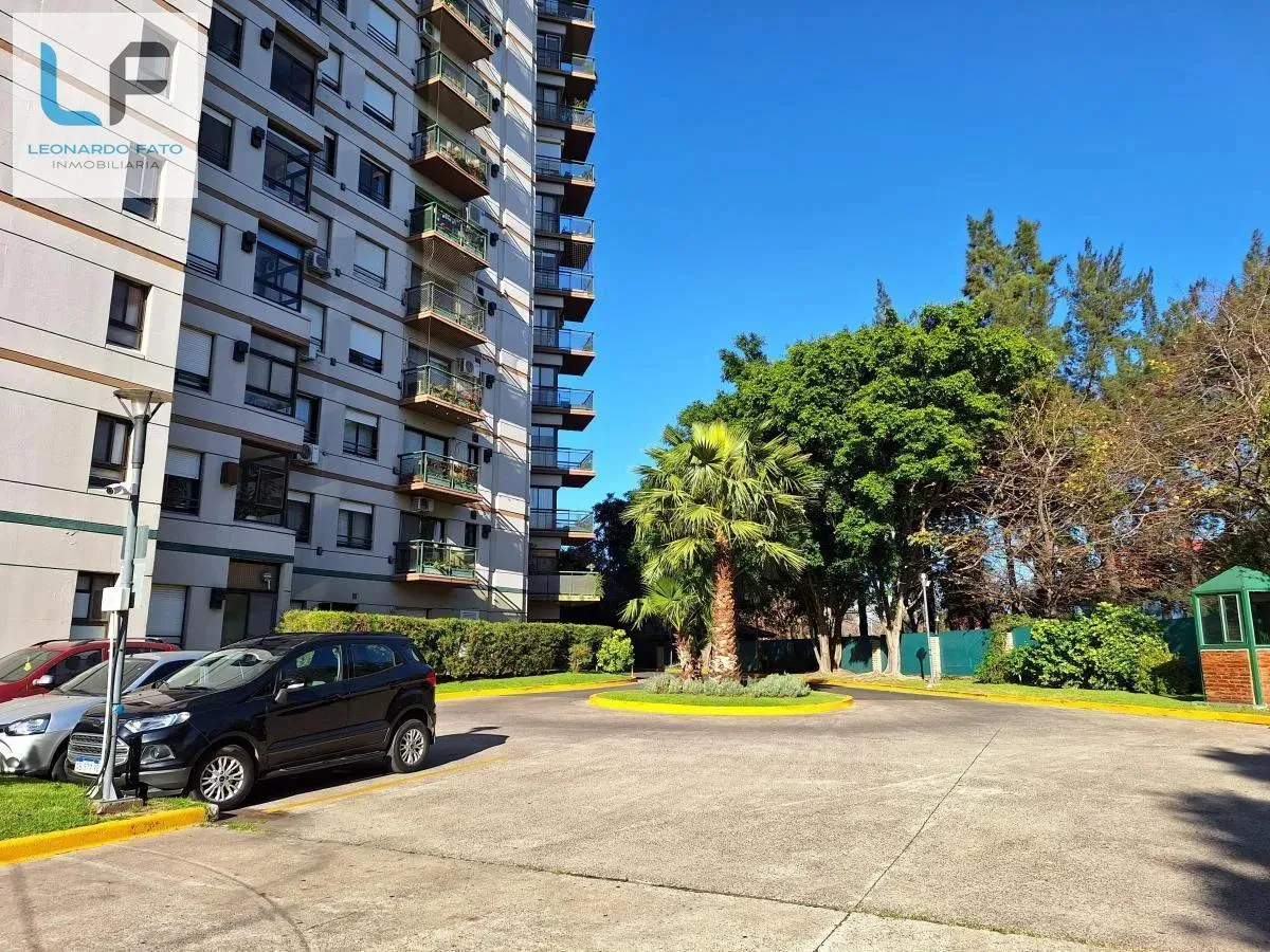 Apartamento de dois quartos no complexo Riverside Tigre em Tigre