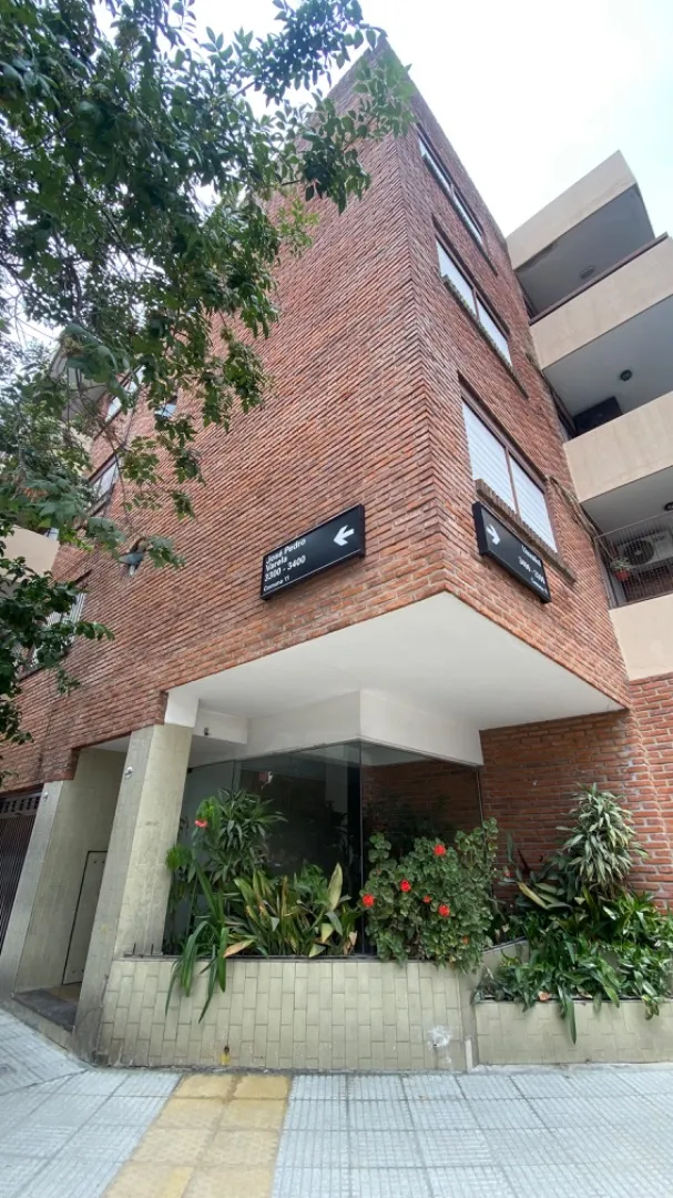 Departamento de 3 ambientes al frente con balcón en Villa del Parque