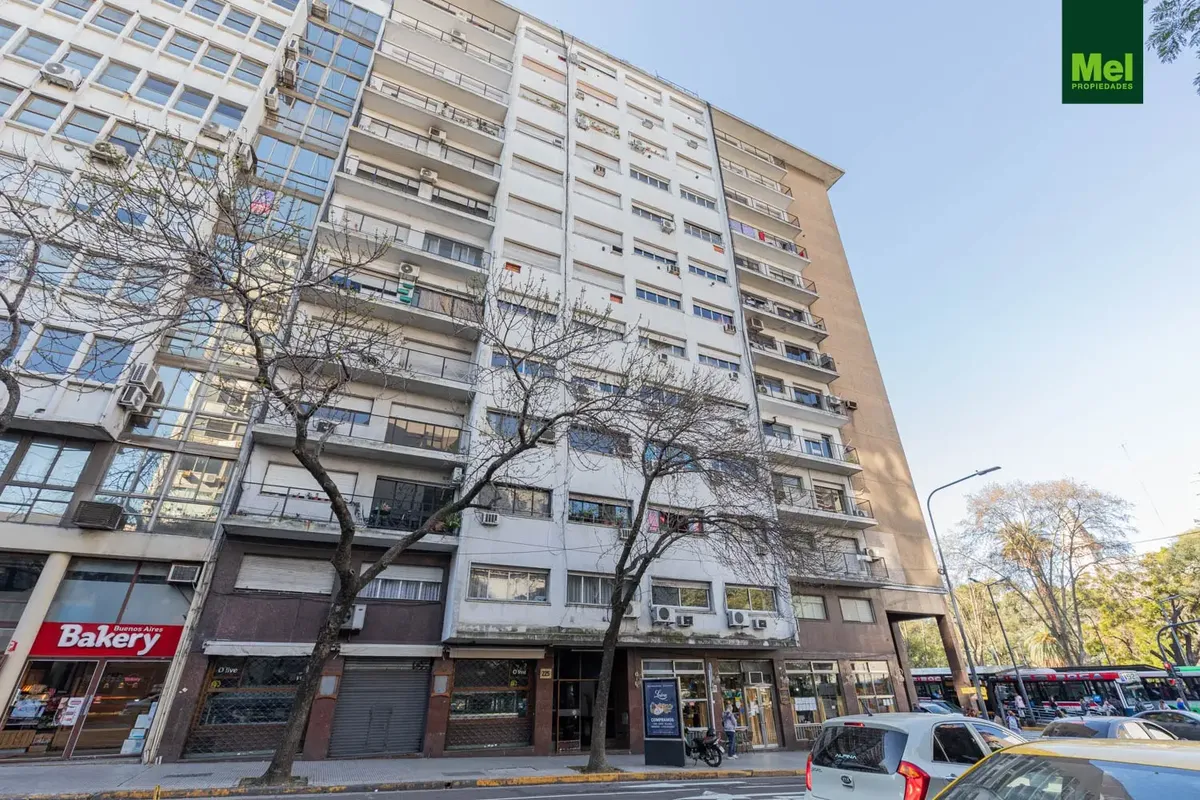 Departamento de 2 ambientes con balcón en Monserrat apto profesional