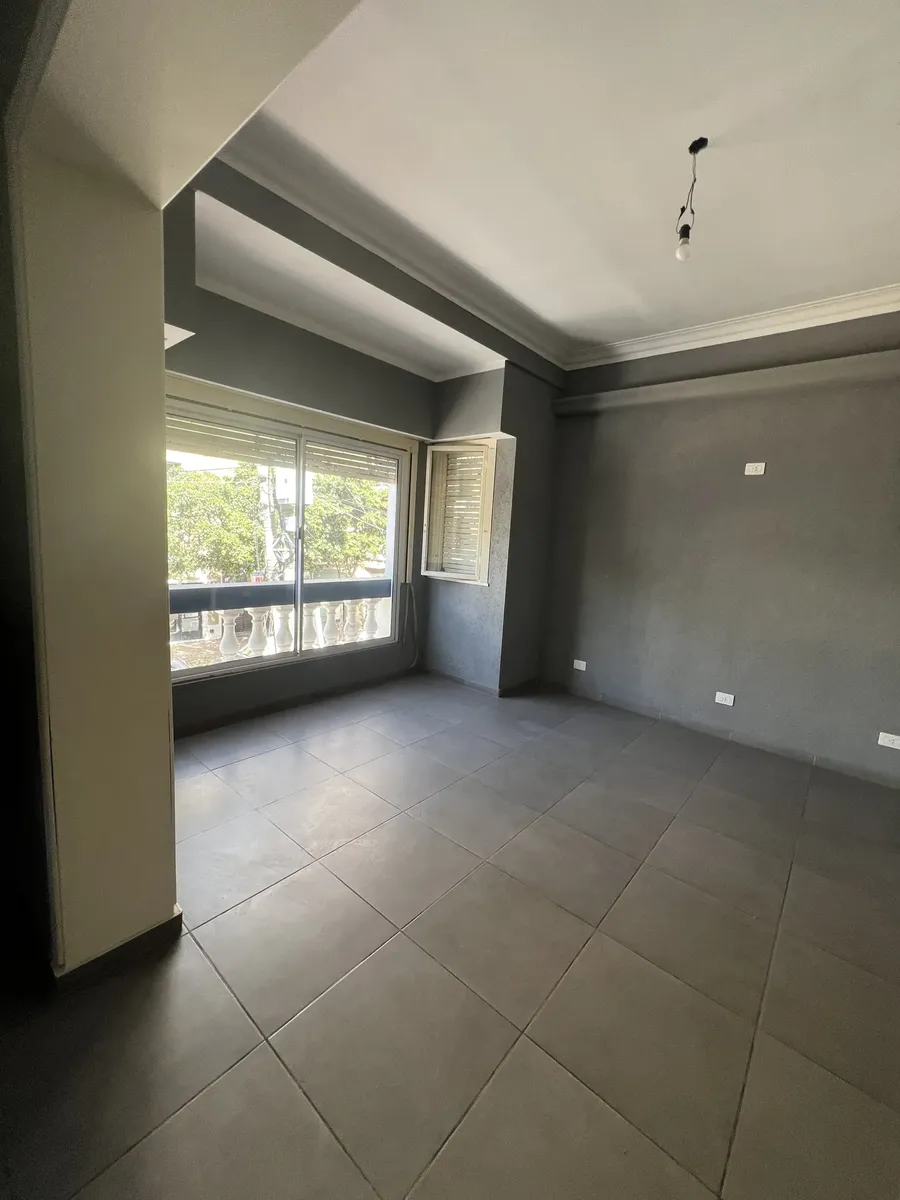 Casa para locação com 5 ambientes e terraço em Lanús