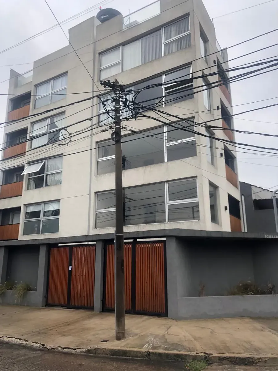 Apartamento de 2 ambientes no segundo andar em Morón