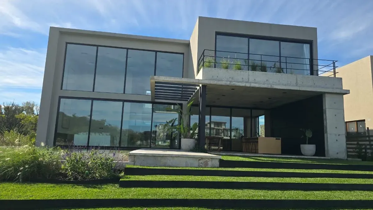 Five-bedroom house for rent in El Yacht, Nordelta (Tigre)