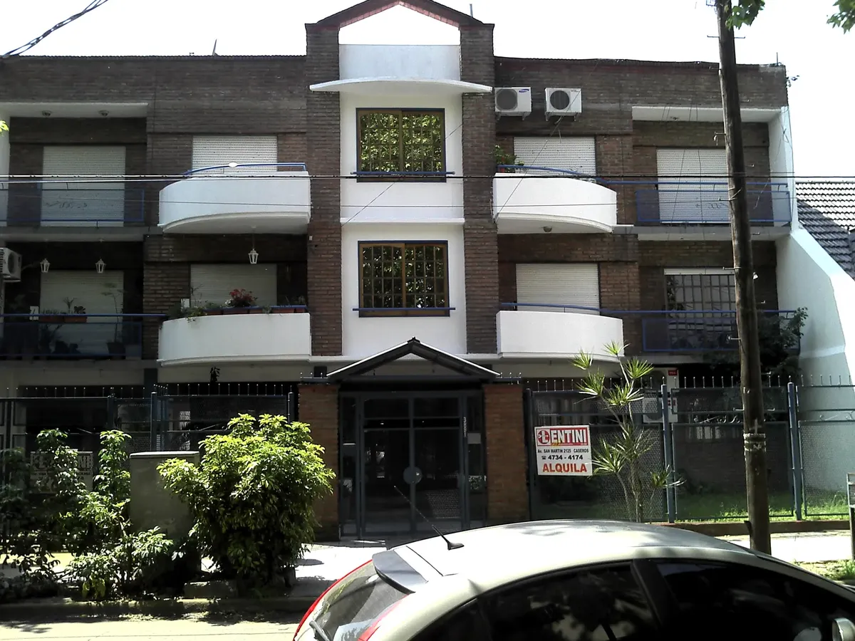 Departamento de 3 ambientes en planta baja con patio en Tres de Febrero