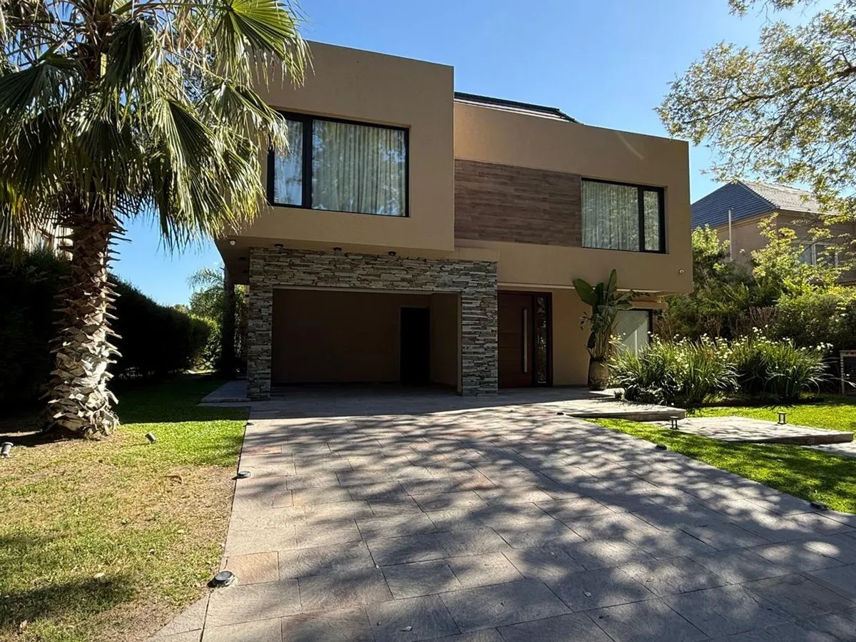 Four-bedroom house in Saint Thomas Oeste, Esteban Echeverría