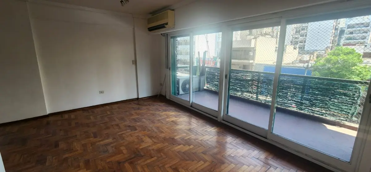 Departamento de 4 ambientes con dependencia en Villa Crespo
