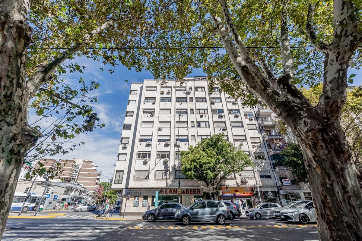 Departamento de 3 ambientes con dependencia en Caballito