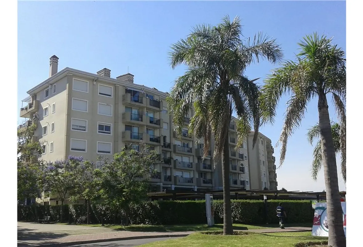 Professional studio apartment with parking in Tigre