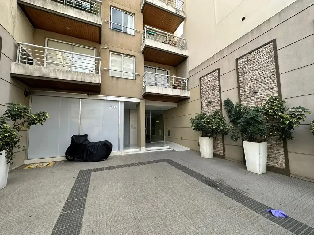 Divisible studio apartment with balcony in Flores