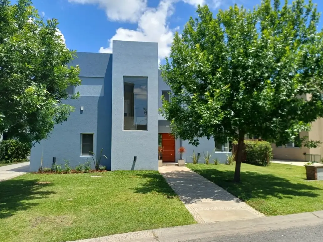 Four-bedroom house with direct lake views in Tigre