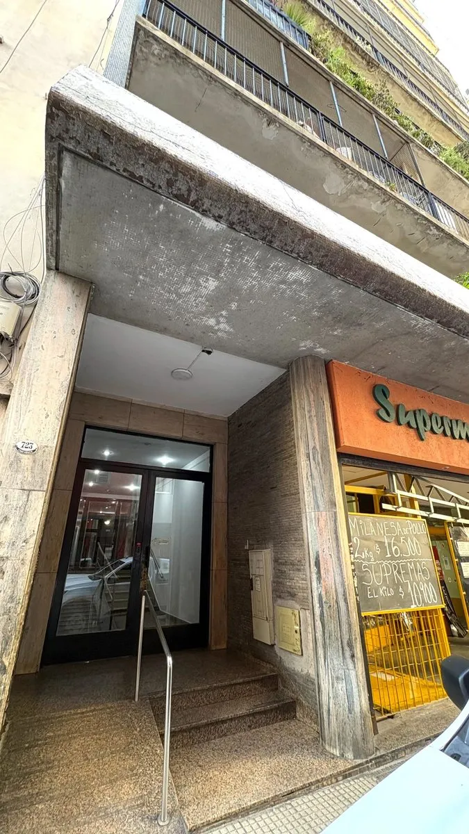 Apartamento de três ambientes com varanda em San Telmo