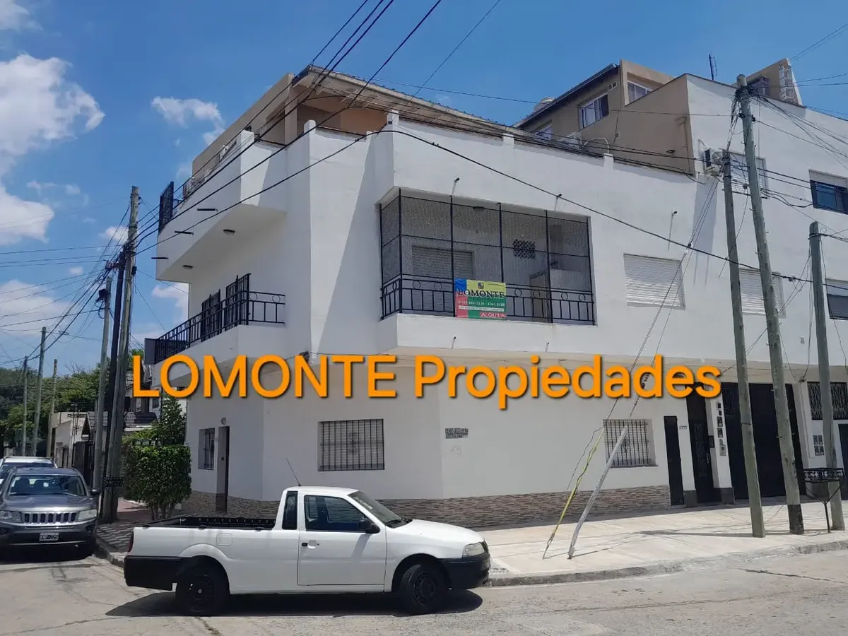 Apartamento de 3 ambientes com 2 dormitórios na parte da frente em Lanús Oeste