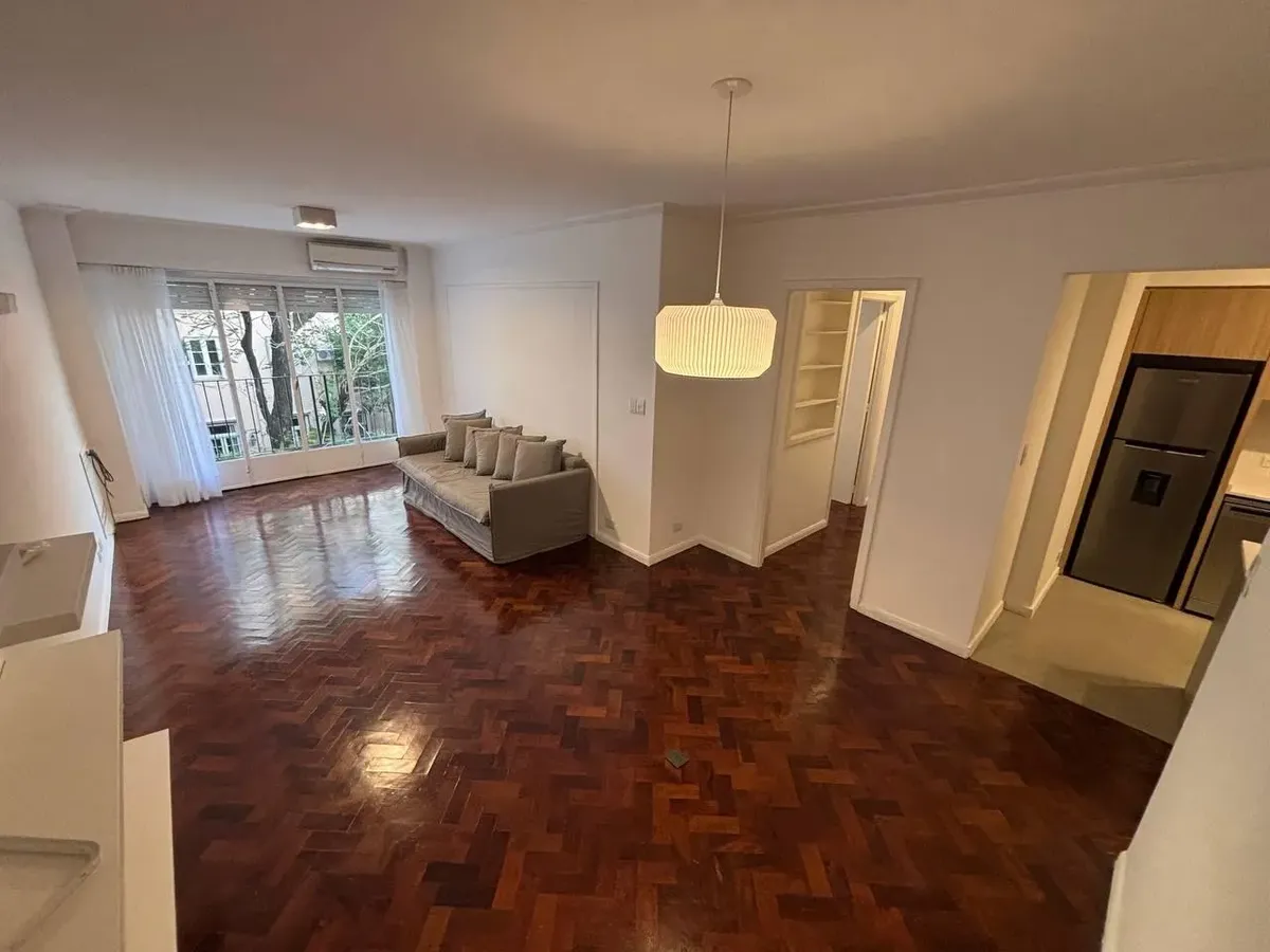 Apartamento de três ambientes em Recoleta (meio andar) reformado