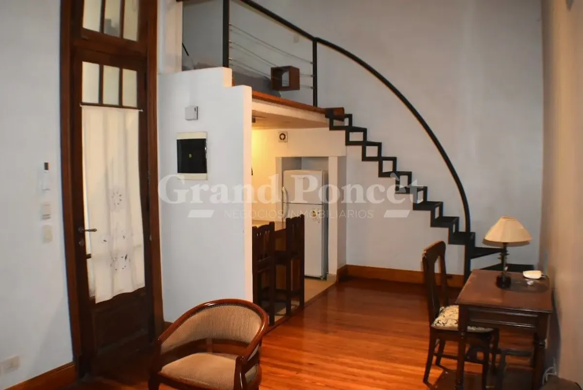Apartamento de 2 ambientes com mezanino em Monserrat