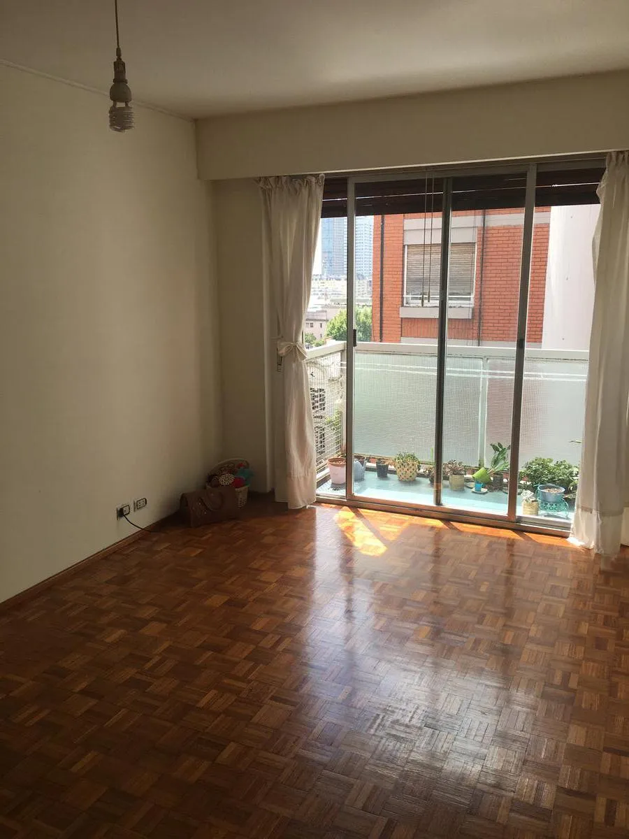 Departamento de 2 ambientes con balcón y baulera en Monserrat