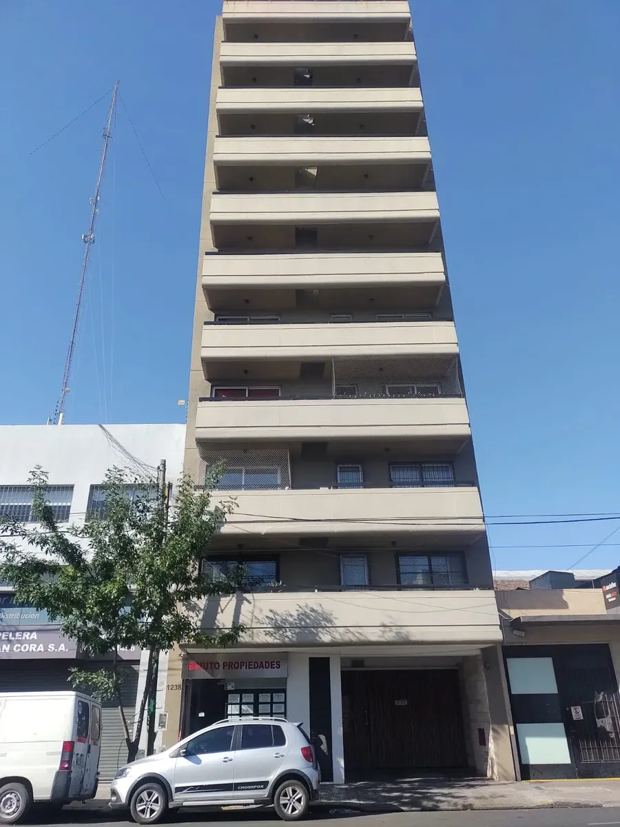 Квартира-студия с возможностью деления, балконом, SUM и бассейном в Mataderos