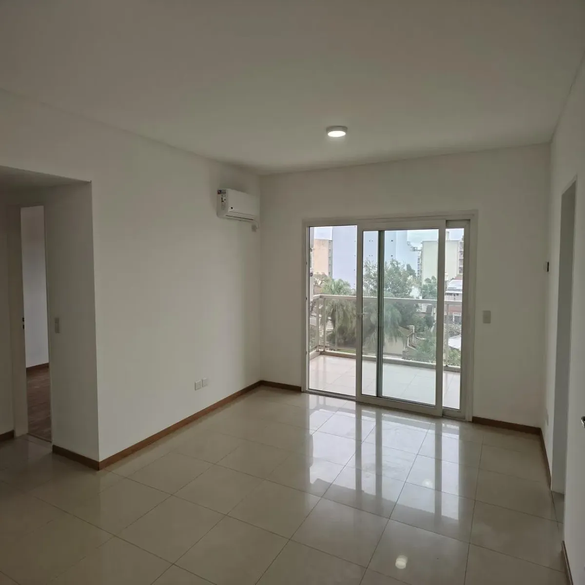 Apartamento com vaga de garagem, depósito, varanda e área de lazer em Escobar