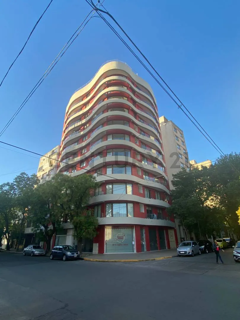 Departamento de 2 ambientes con balcón y cochera en La Plata