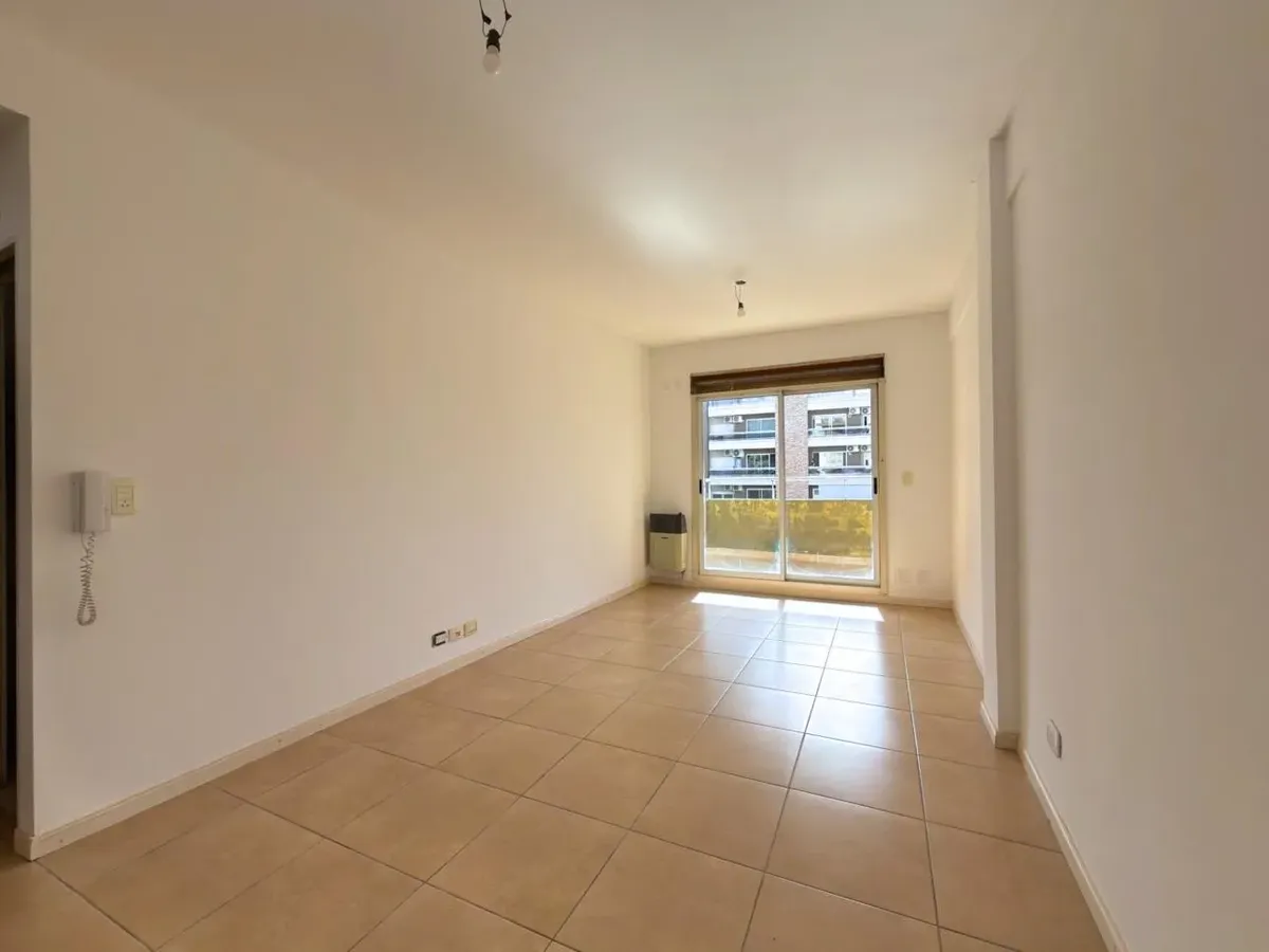 Apartamento de 2 ambientes com varanda em General San Martín