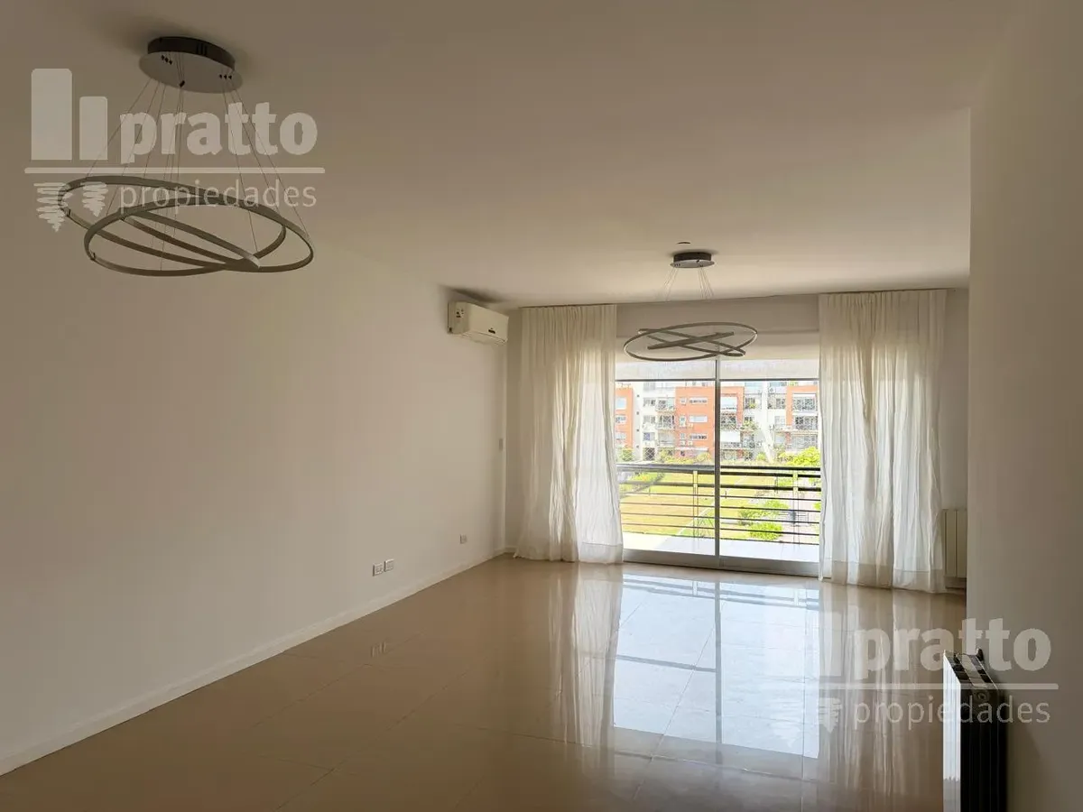 Квартира с 2 спальнями в Beccar Plaza 2, с балконом и террасой