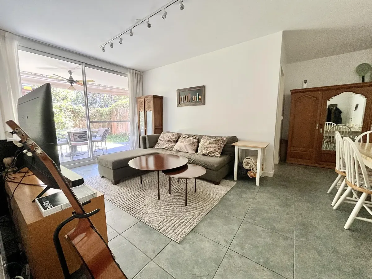 Departamento de 3 ambientes con jardín en San Isidro