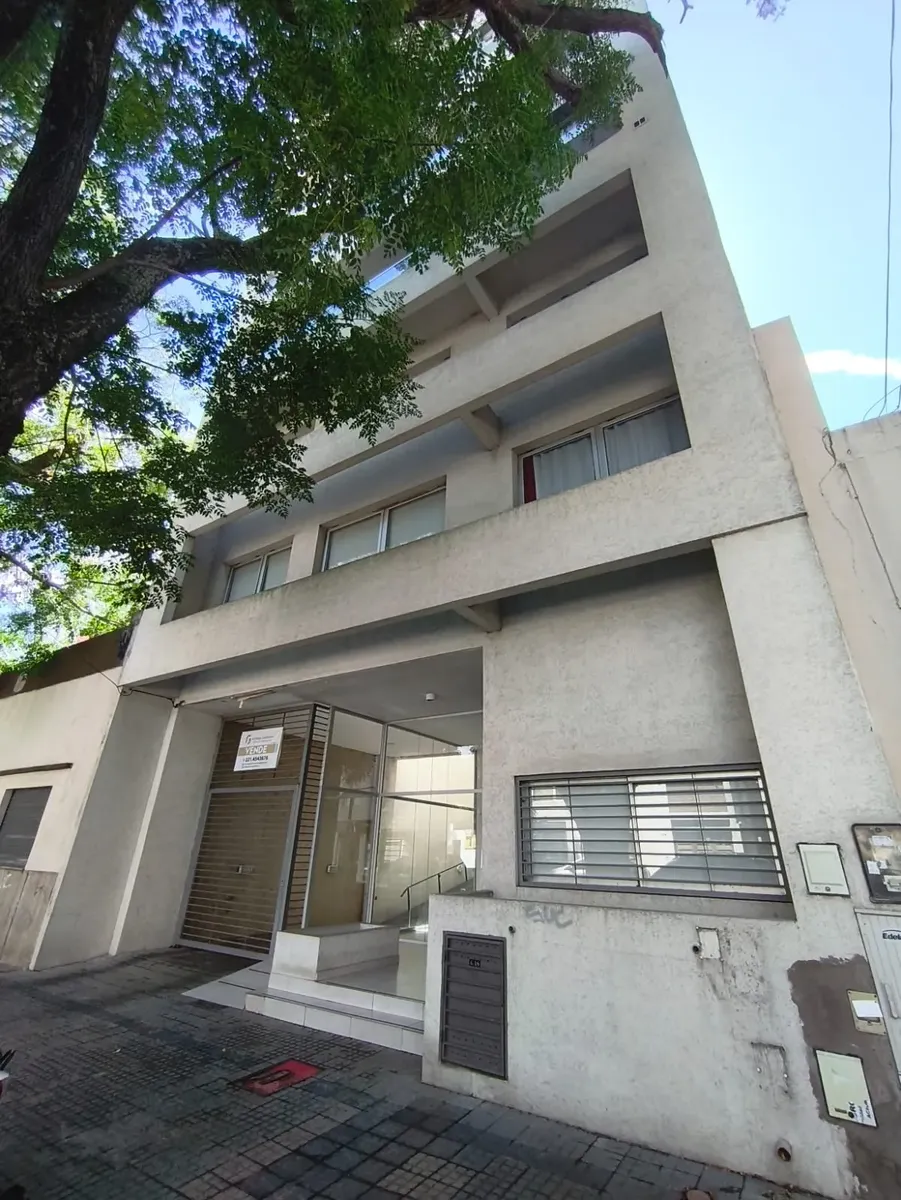 Kitnet (monoambiente) no 6º andar de fundos em La Plata