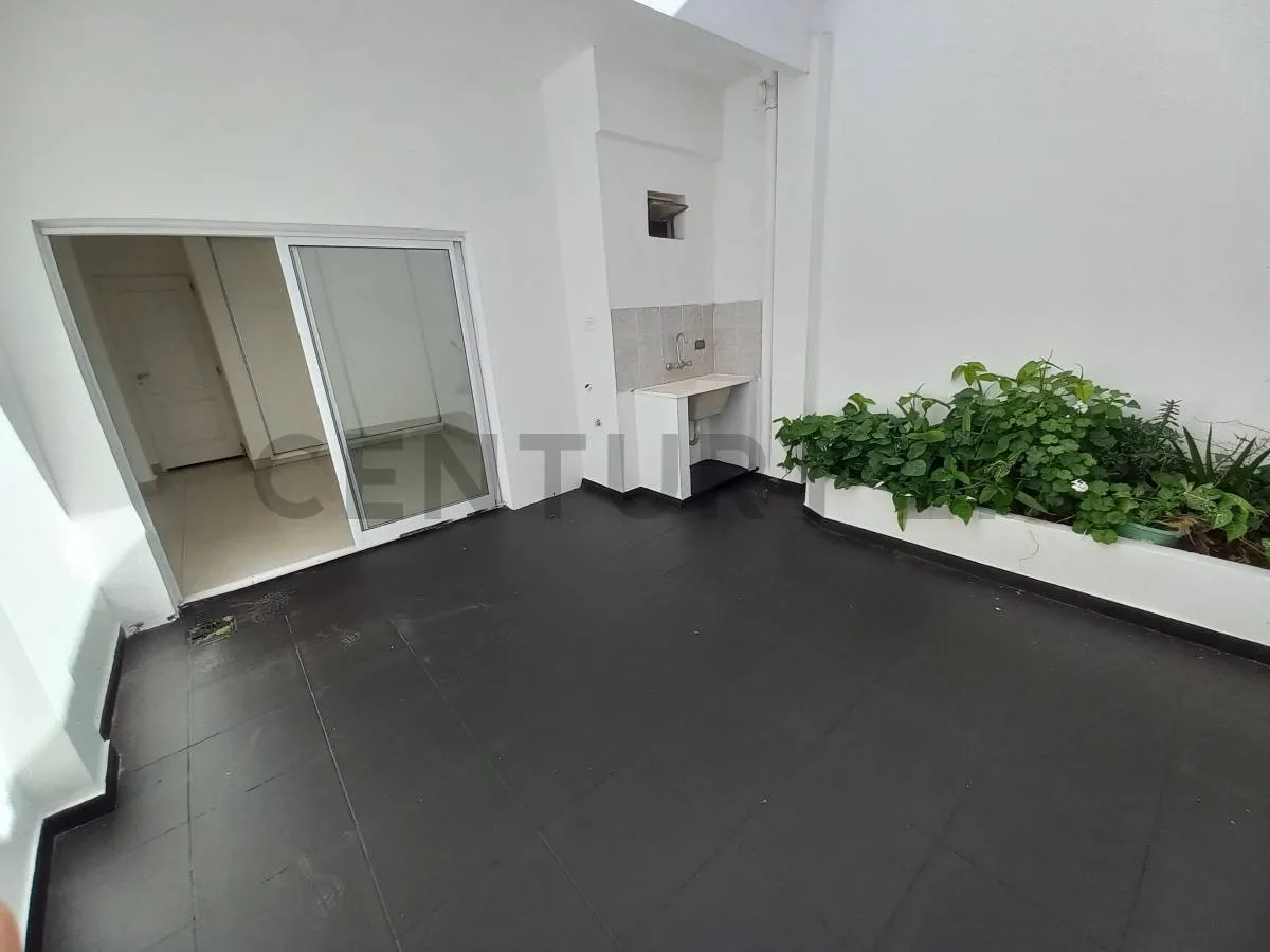 PH de dois ambientes remodelado em Santos Lugares